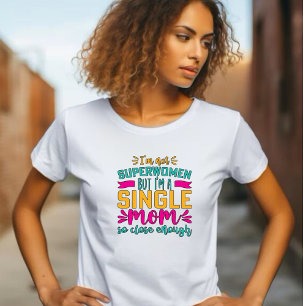 女すごい性独身の母 Tシャツ