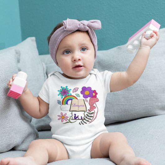 女のお洒落子の本の犬のレインボーのキノコフローラ ベビーボディスーツ