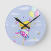 女のかわいらし子の気球の妖精の贈り物のファンシー飛行 ラウンド壁時計 (正面)