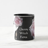 女のかわいらし子顔ファッションイラストレーションピンクのバラ マグカップ (中央)