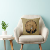 女のハイキングをさまよう クッション (椅子)