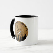 女のハイキングをさまよう マグカップ (正面左)