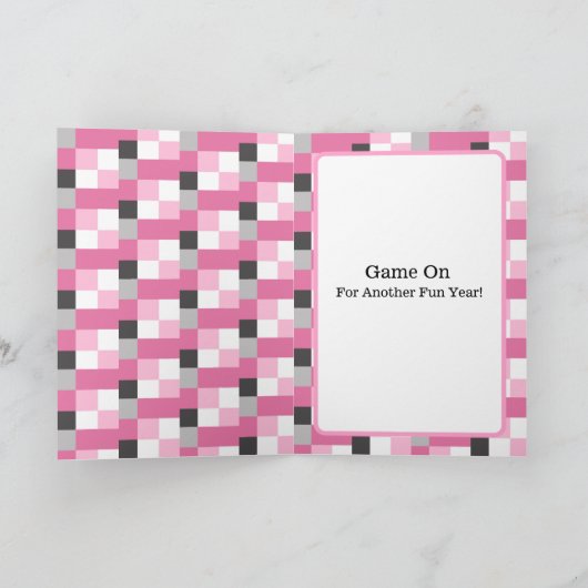 女のパーソナライズされた子のためのゲームをテーマにした誕生日カード カード (内部)