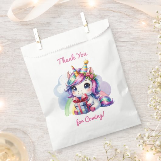 女のパーソナライズされた子の誕生日ユニコーンをテーマにした フェイバーバッグ (クリップ留めされた状態)