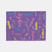 女のパーソナライズされた子ネームモノグラムパープルキュート フリースブランケット (正面(横))