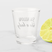 女のユーモアのように飲み込おもしろいむ ショットグラス (裏面)