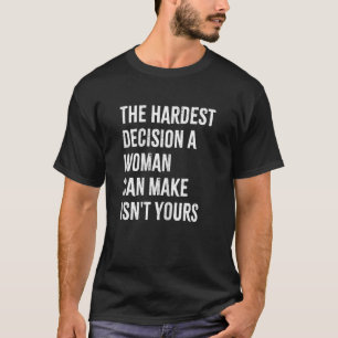 女の中で最も難しい決断をするのは Tシャツ