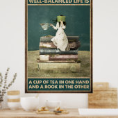 女の子がお茶と愛読の本を飲む ポスター (キッチン)
