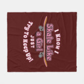 女の子がスケートボードファイルを上保げるようにスケート フリースブランケット (正面(横))