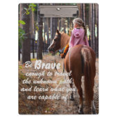 『女の子がパーソナライズされたブレイブ引用文』 クリップボード (正面)