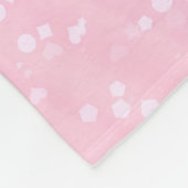 女の子がピンクと紫のハートと星を踊る フリースブランケット (角)