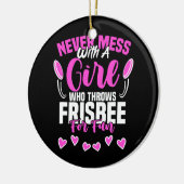 女の子がフリスビーディスクゴルフスポーツアルティメットスロー セラミックオーナメント (左)