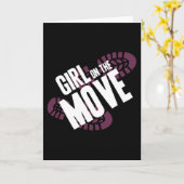 女の子が動いている カード (黄色い花)