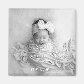 女の子が生まれました 新生児 フォト 出産報告 マグネット (正面)