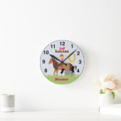 女の子が馬を愛するかわいい贈り物パーソナライズされた ラウンド壁時計 (ホーム)