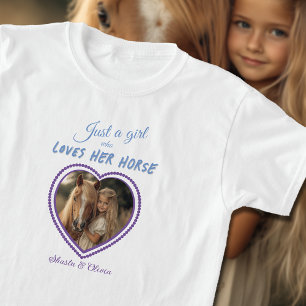 女の子だけが彼女の馬の写真を愛するハート紫 Tシャツ