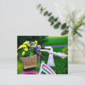 女の子だけのおもしろい、ピンクの女の子の自転車 ポストカード (スタンド正面)