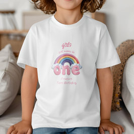 女の子だって虹色の1歳の誕生日を祝いたい ベビーTシャツ