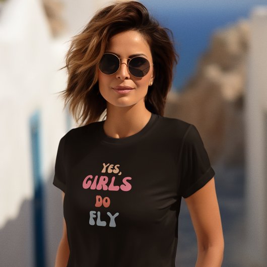 女の子だって飛ぶ Tシャツ
