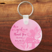 女の子だ！妖精のキノコと花の赤ちゃんシャワー キーホルダー (裏面)