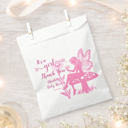 女の子だ!妖精のキノコと花の赤ちゃんシャワー フェイバーバッグ (クリップ留めされた状態)
