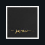 女の子っぽい ミニマル シンプル ブラック ゴールド モノグラム スクリプト スタンダードカクテルナプキン<br><div class="desc">女の子っぽい ミニマル シンプル クリーン ブラック ゴールド モノグラム 名前 署名 スクリプト オーダーメイド パーソナライズ 紙 ナプキン. このデザインは、あなたの名前を美しい手書き風フォントのスワッシュテール シグネチャータイポグラフィー(またはカリグラフィー)で、黒と金の背景に配置しています。 これらは簡単にカスタマイズできます。 誕生日、結婚式、スイート16の誕生日パーティー、ブライダルシャワー、バチェロレッテパーティー、ベビーシャワー、卒業パーティーなどに最適で、ユニークでミニマルなものを愛する女の子にぴったりです。</div>