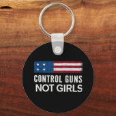 女の子ではなく銃を制御 キーホルダー (正面)