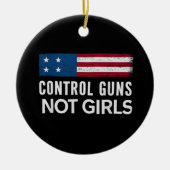 女の子ではなく銃を制御 セラミックオーナメント (正面)