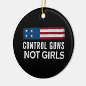 女の子ではなく銃を制御 セラミックオーナメント (左)