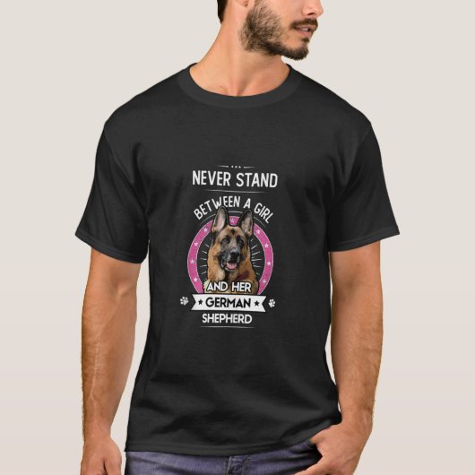 女の子とジャーマンシェパードの間には立たないで Tシャツ (正面)