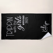 女の子とトライピンパーソナライズされた ビーチタオル (正面)