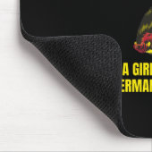 女の子とドイツの羊飼いの間に立ってはいけない マウスパッド (コーナー)