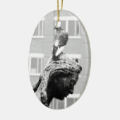 女の子と彼女のハト セラミックオーナメント (左)