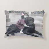 女の子と彼女の犬 アクセントクッション (裏面)