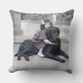 女の子と彼女の犬 クッション