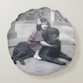 女の子と彼女の犬 ラウンドクッション (裏面)