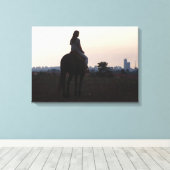 女の子と彼女の馬 キャンバスプリント (インサイチュ (ウッドフロア))