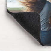 女の子と犬が妹を見る マウスパッド (コーナー)