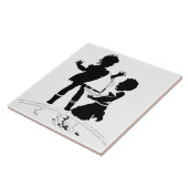 女の子と男の子と模型のボートのシルエット タイル (側面)