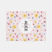 女の子のかわいい花柄モノグラムとネームキッズ フリースブランケット (正面(横))