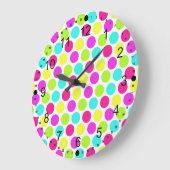 女の子のためのガーリーでカラフルな水玉模様パターン ラージ壁時計 (傾斜)