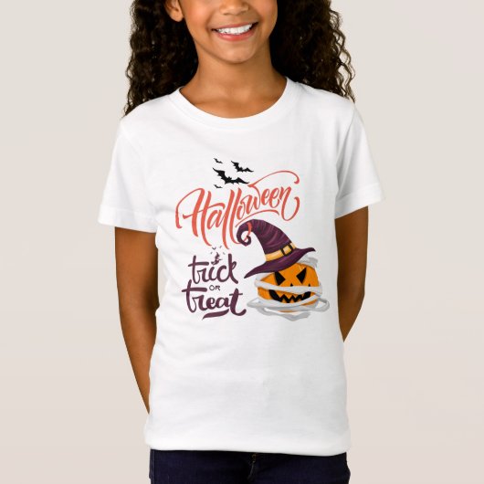 女の子のためのハッピーハローウィン衣装のトリックまたは治療 Tシャツ (正面)