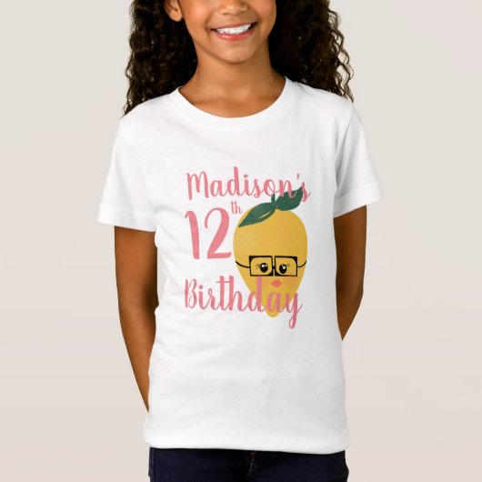女の子のためのレモンキャラクターの誕生日のワイシャツ Tシャツ (正面)