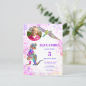 女の子のための恐竜の誕生日カスタムパーティー写真 インビテーションポストカード (スタンド正面)