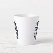 女の子のようにキックする カフェラテマグ (正面)