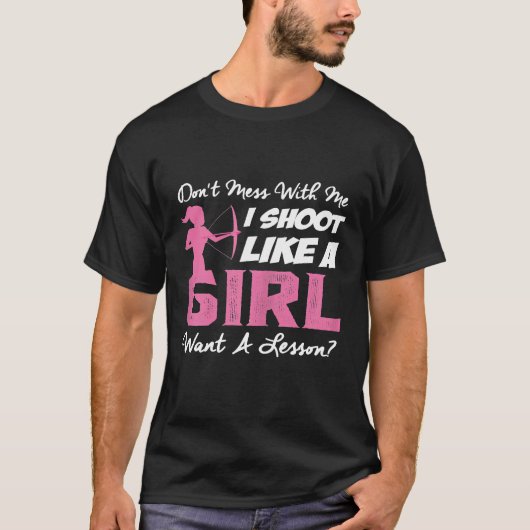 女の子のように撃つ アーチェリーのレッスンが欲しい 女性 Tシャツ (正面)