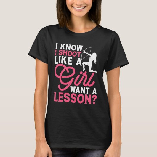 女の子のように撃つ アーチェリー エンパワーメント 女性の原型 Tシャツ (正面)