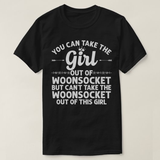 女の子のアウトWOONSOCKET RIロードアイランドギフトおもしろい Tシャツ (デザイン正面)