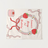 女の子のカスタムストロベリー ファースト バースデー タペストリー (正面(横))