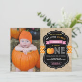 女の子のカボチャの1歳誕生日招待状 バルラップ 招待状 (スタンド正面)